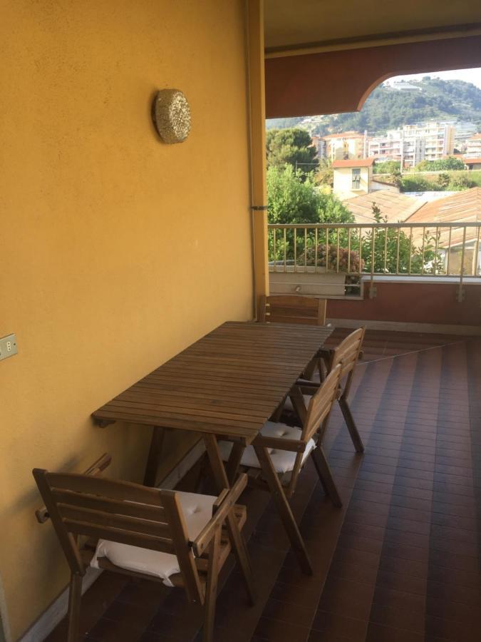 Ferienwohnung A Due Passi Dal Mare Vallecrosia Exterior foto